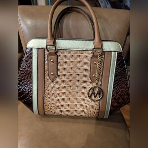 NWOT-Mia K Collection Purse with wallet